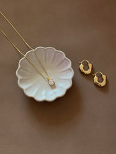 Load image into Gallery viewer, LOU Solitaire Chain