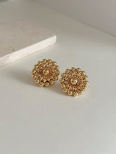 Load image into Gallery viewer, OLIVIA Gold earrings