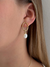 Load image into Gallery viewer, HALLE Pearl Earrings