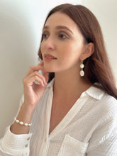 Load image into Gallery viewer, AINE moonstone earrings
