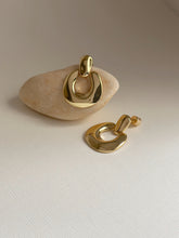 Load image into Gallery viewer, CALLIE earrings