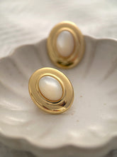 Load image into Gallery viewer, LOUISE Oval Earring