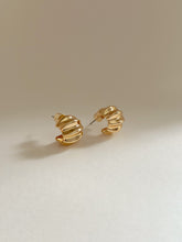 Load image into Gallery viewer, BAGGY Stud Earrings