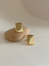Load image into Gallery viewer, AMBER studs