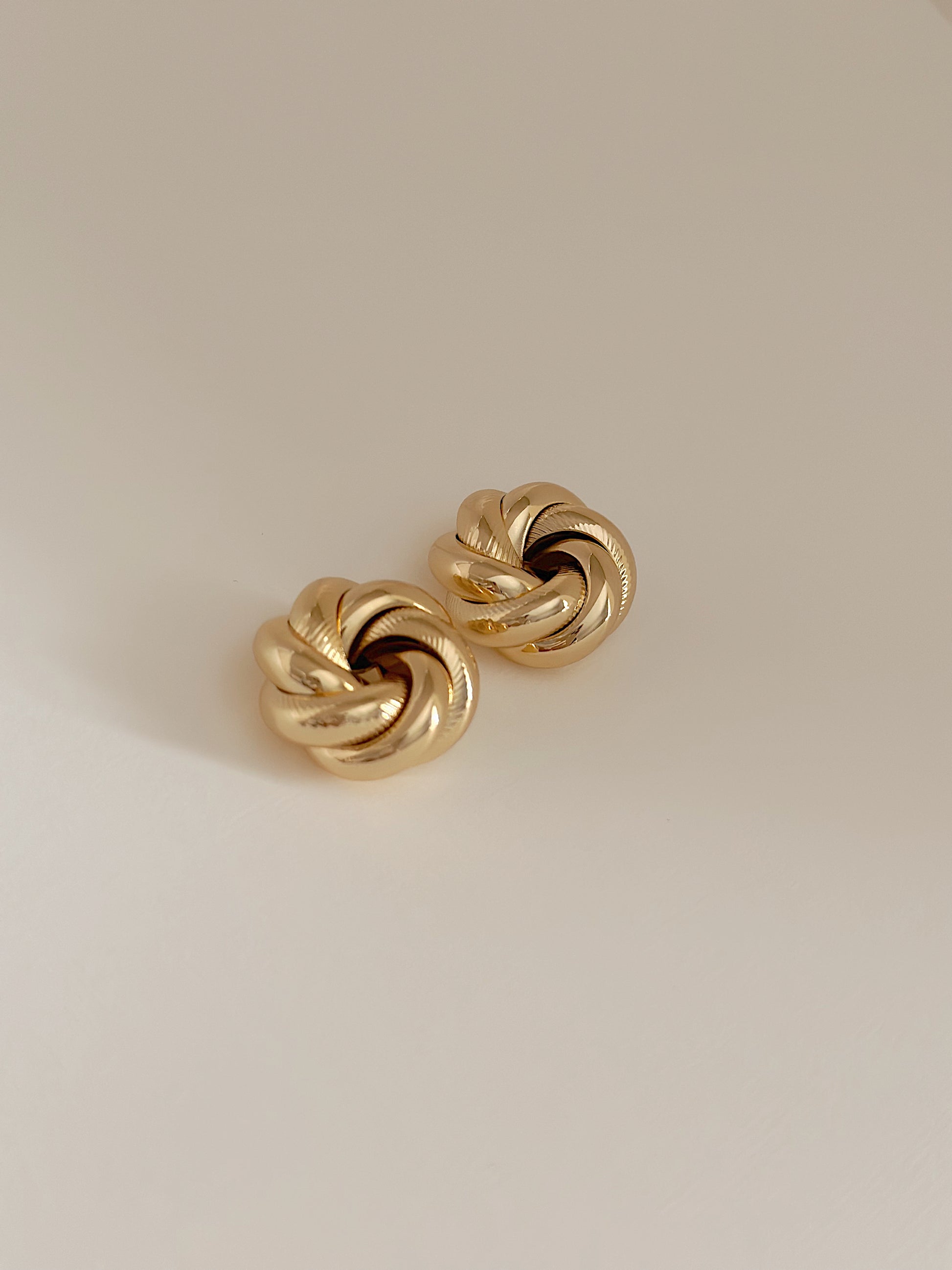 JOLIE Studs