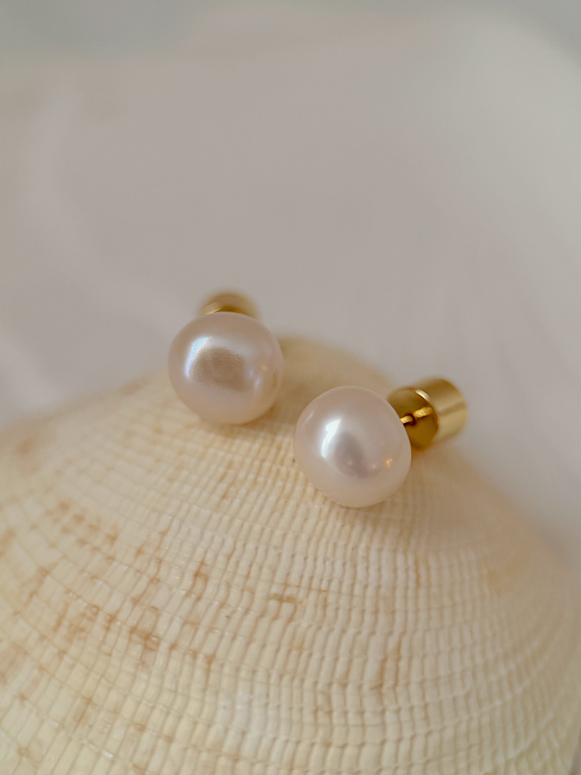 GEMMA Pearl Studs