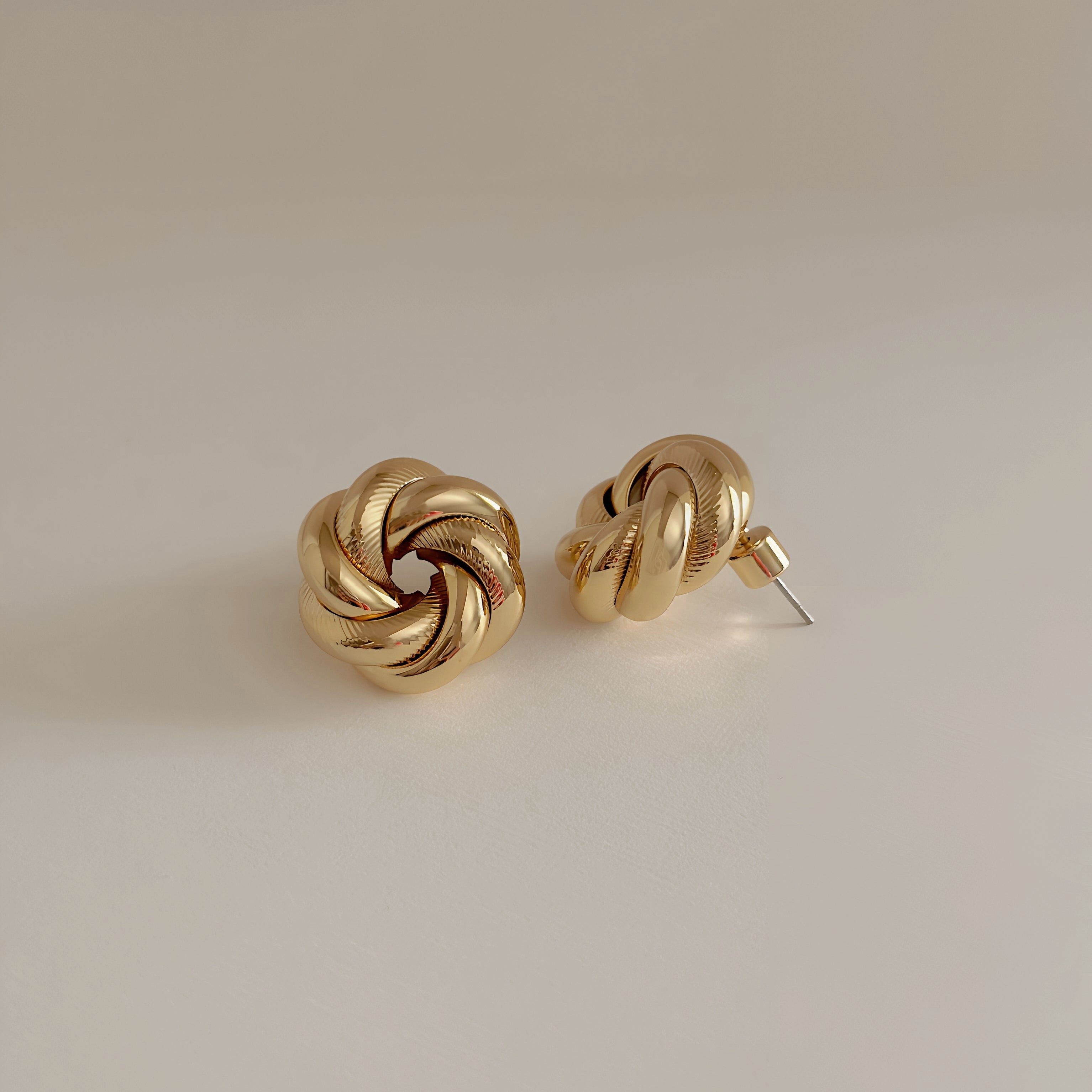 JOLIE Studs