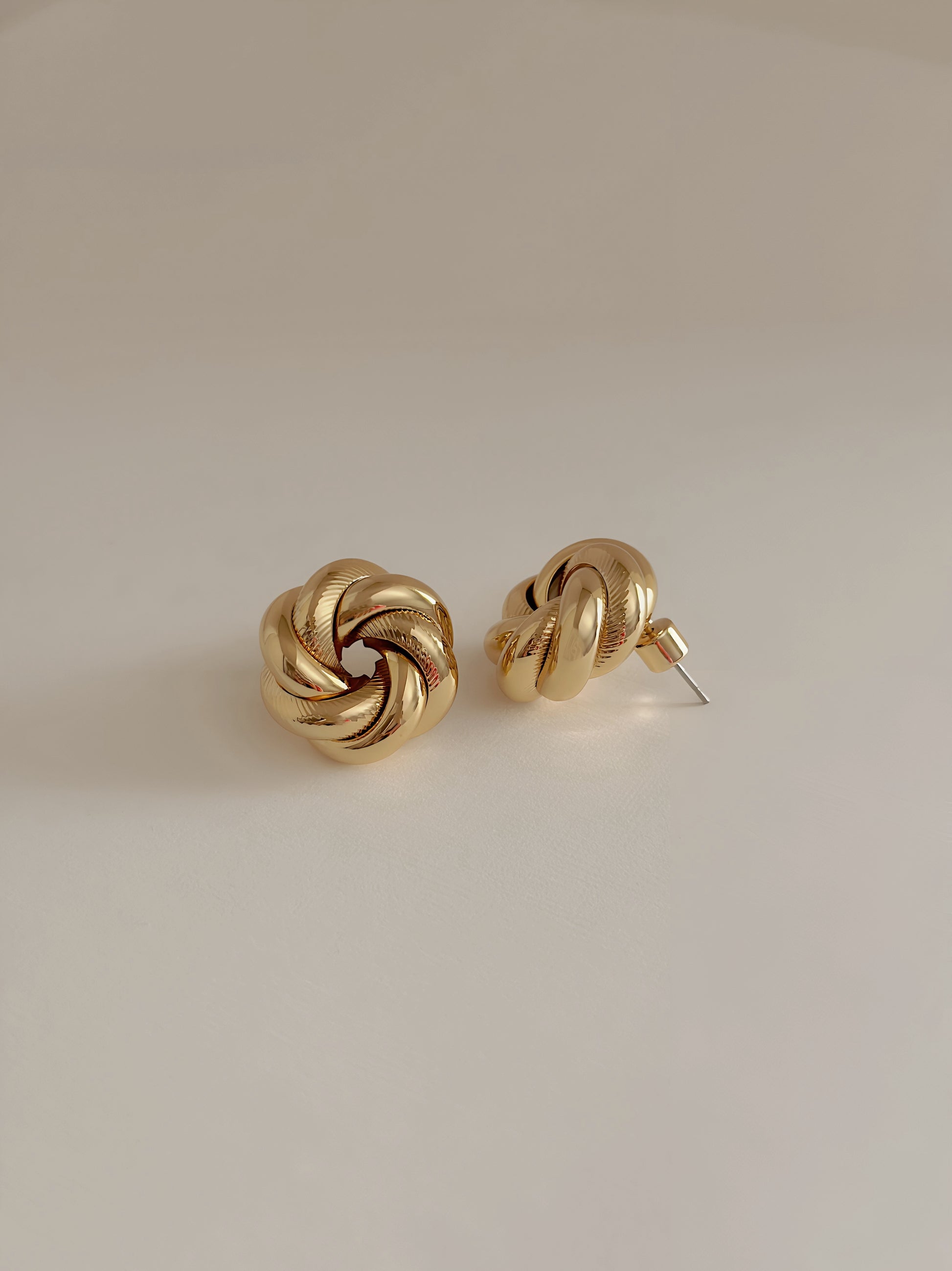 JOLIE Studs