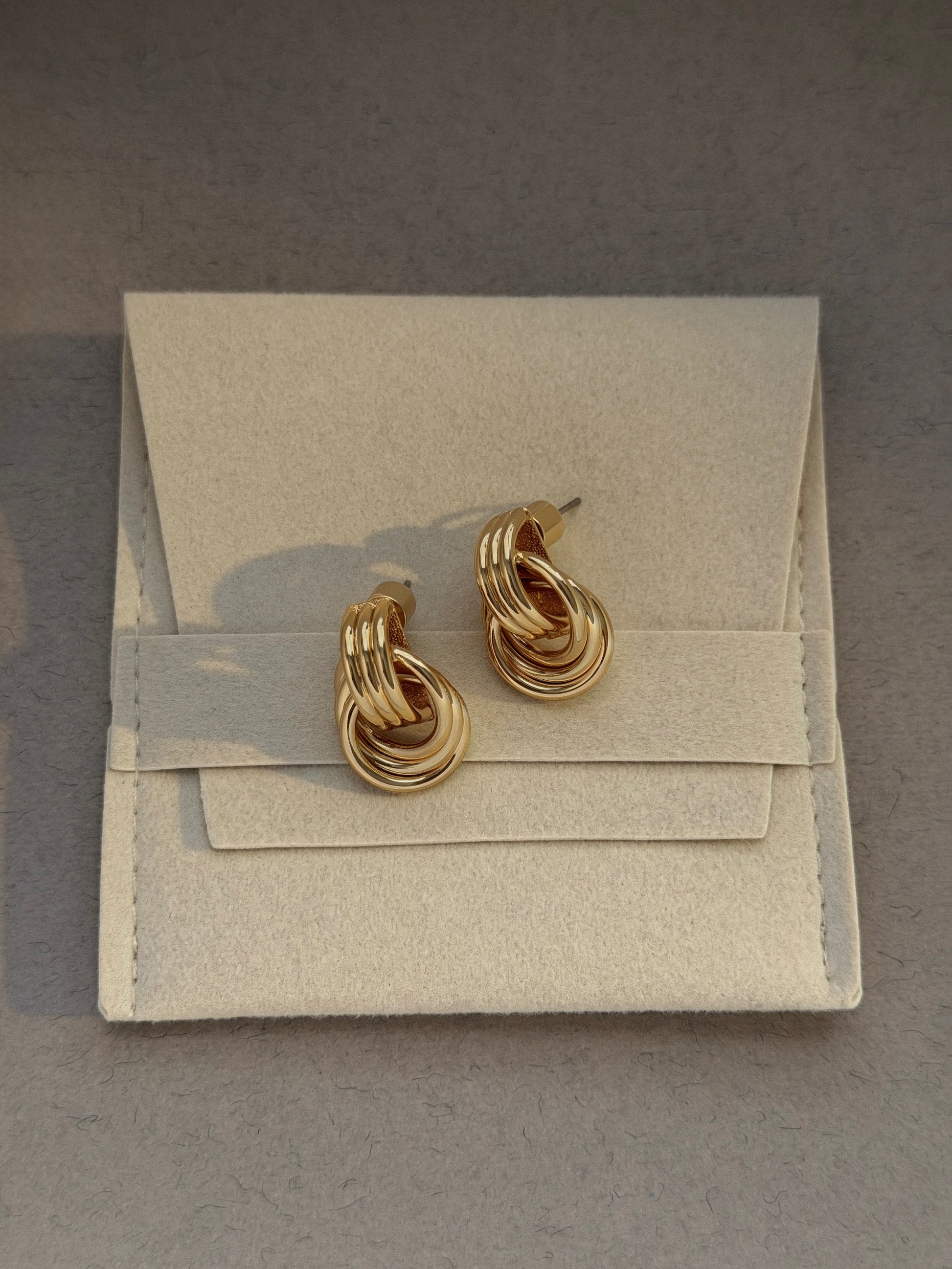 COSETTE studs