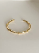 Load image into Gallery viewer, PETRA Bangle
