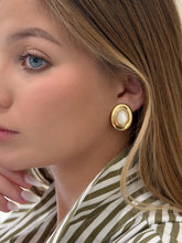 Load image into Gallery viewer, LOUISE Oval Earring
