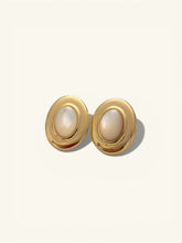 Load image into Gallery viewer, LOUISE Oval Earring
