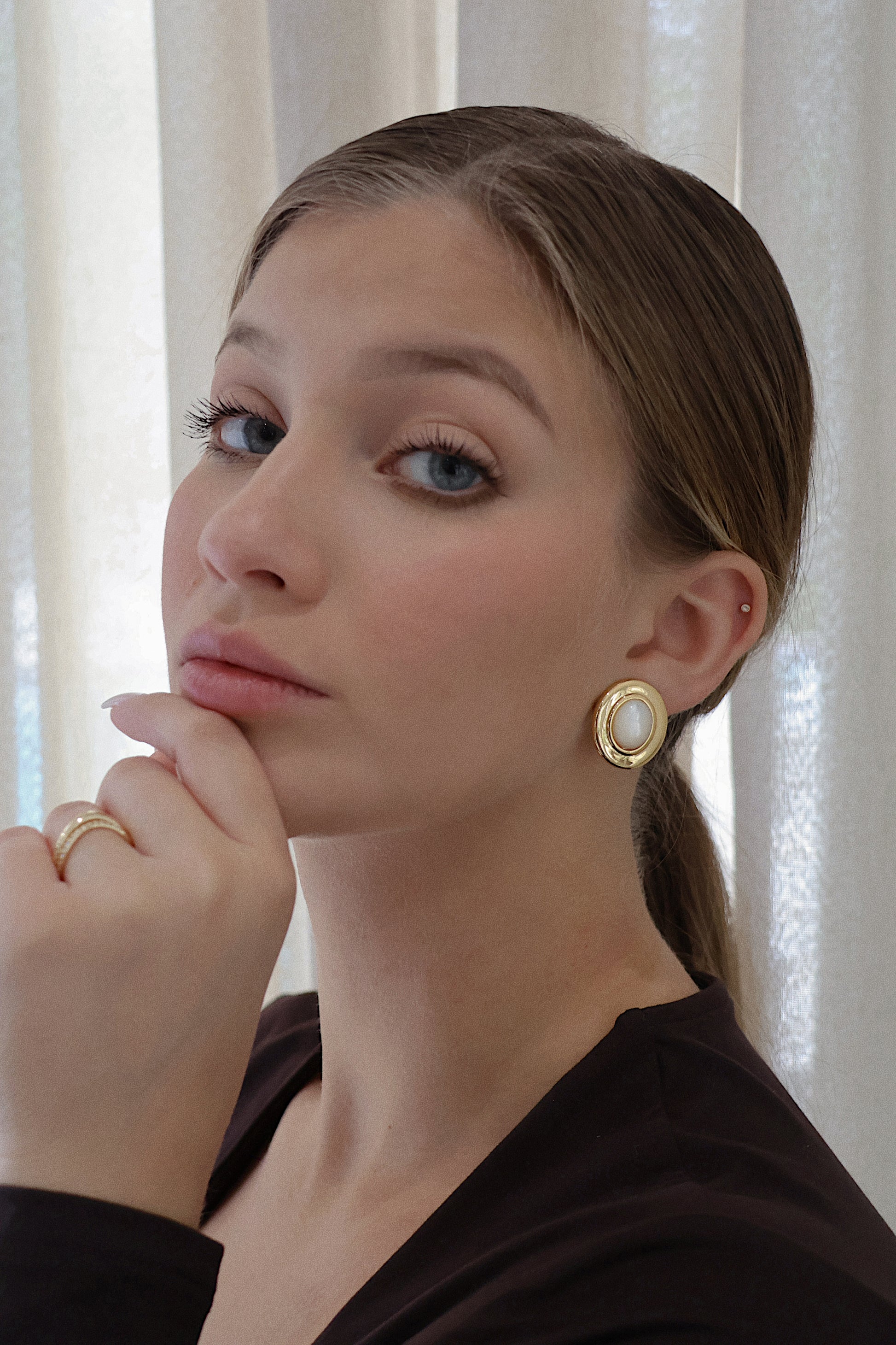 LOUISE Oval Earring